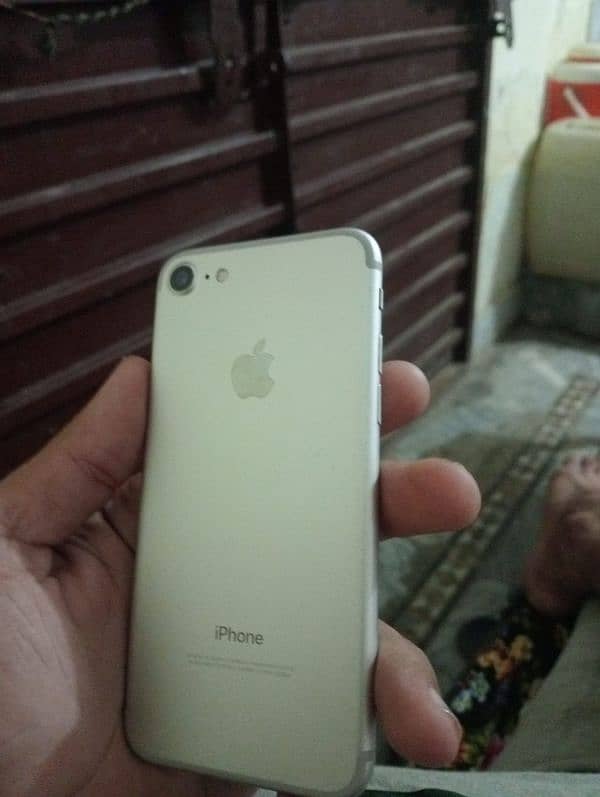 iphone 7 hay  hay price 11000 pta hay 3