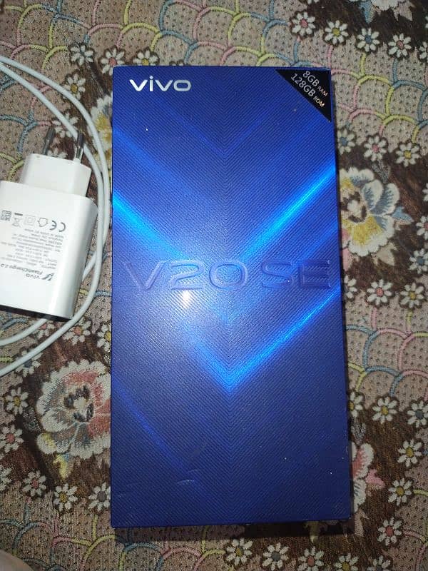 Vivo V20se 8/128. Amoled indisplay fingerprint. 1