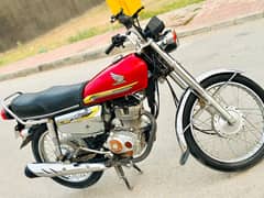 Honda 125 SE Genuine Condition Guranteed Low Milage Totally Sealed