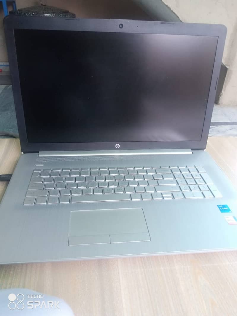 HP Laptop 17, i5/11Gen/256/1TB 10/10 7