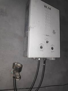 instant gas geyser 8ltr for sale 1 year used