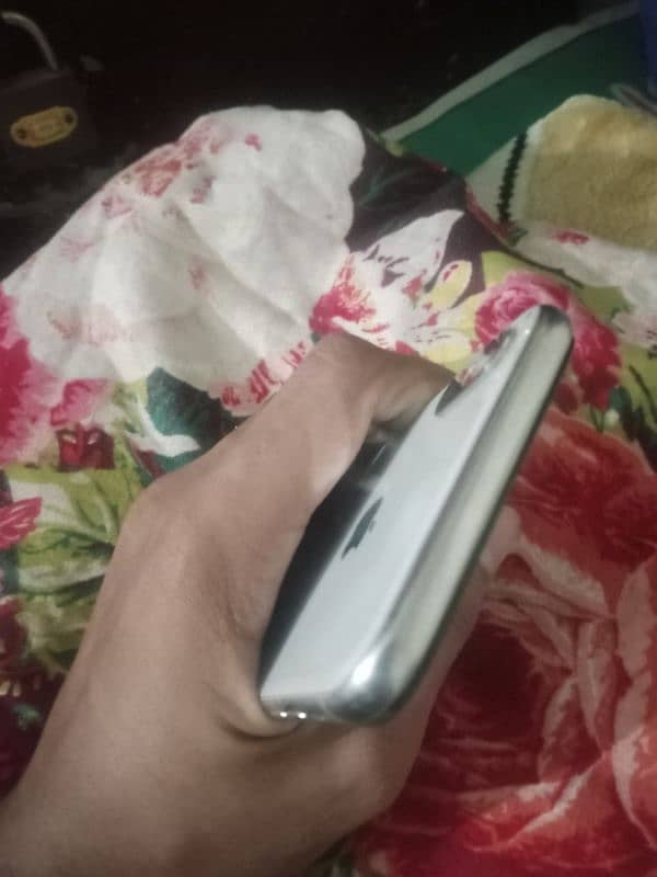 Apple iphone x 256 gb pta proved 4