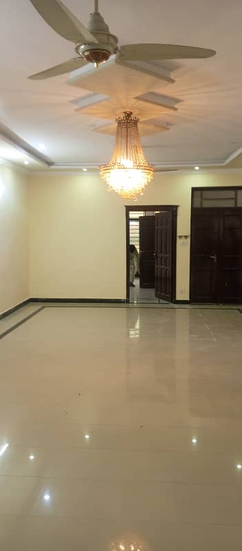 12 marla uper porshen house for rent electricity gass pani 4