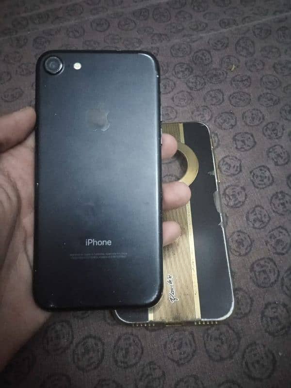 IPHONE 7 32GB NON PTA ALL OK WITH BACK COVER 0