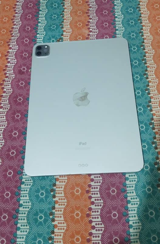 ipad pro m1 chip 128 GB condition 10 by 10 2