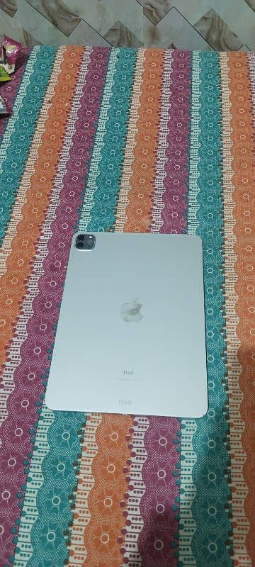 ipad pro m1 chip 128 GB condition 10 by 10 3