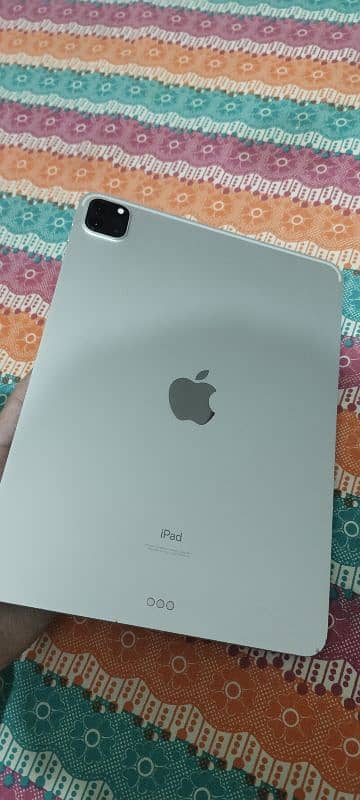 ipad pro m1 chip 128 GB condition 10 by 10 6