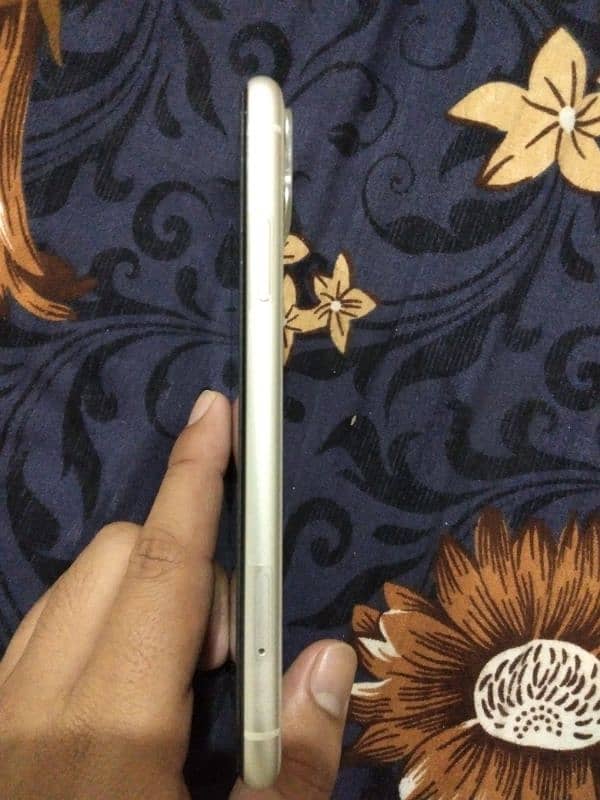 Apple iphone 11 LLA model read add 1