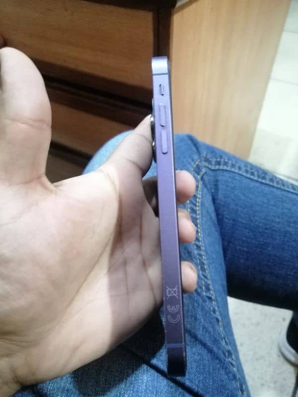 Iphone XR only phone back of Iphone 14 3