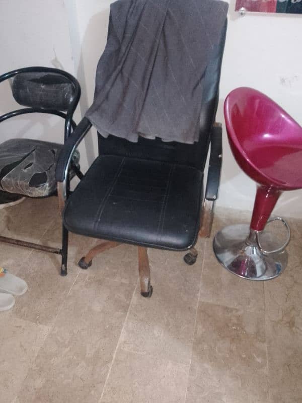 office chair and other saloon furniture 0