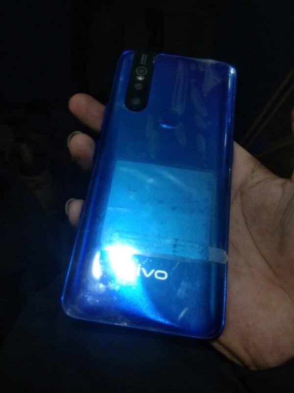 vivo V15 10/10 condition phone + charger8/256Gb 5