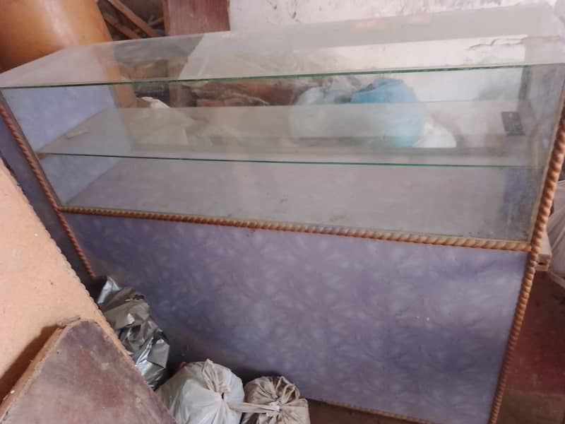 Counter glass wooden 1