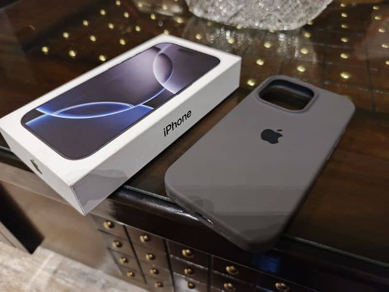 iphone 16 Pro New 256 GB 3