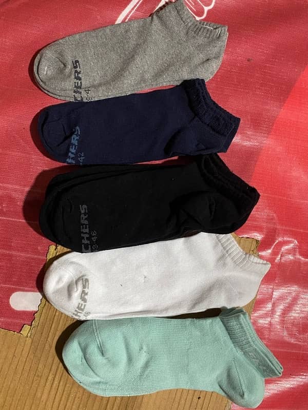 All type of socks available with affordable prices 8