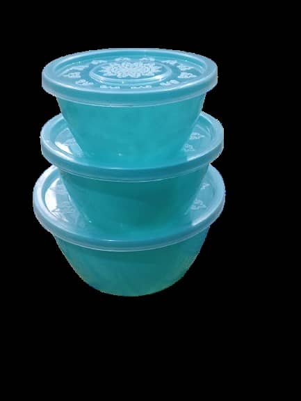 Set of 3 Durable Plastic Food Storage Bowls with Lids – Stackable 2