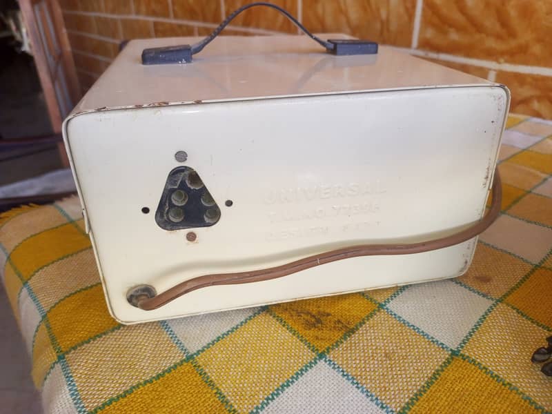 UNIVERSAL STABLIZER 1500watt IN GOOD CONDITION 0