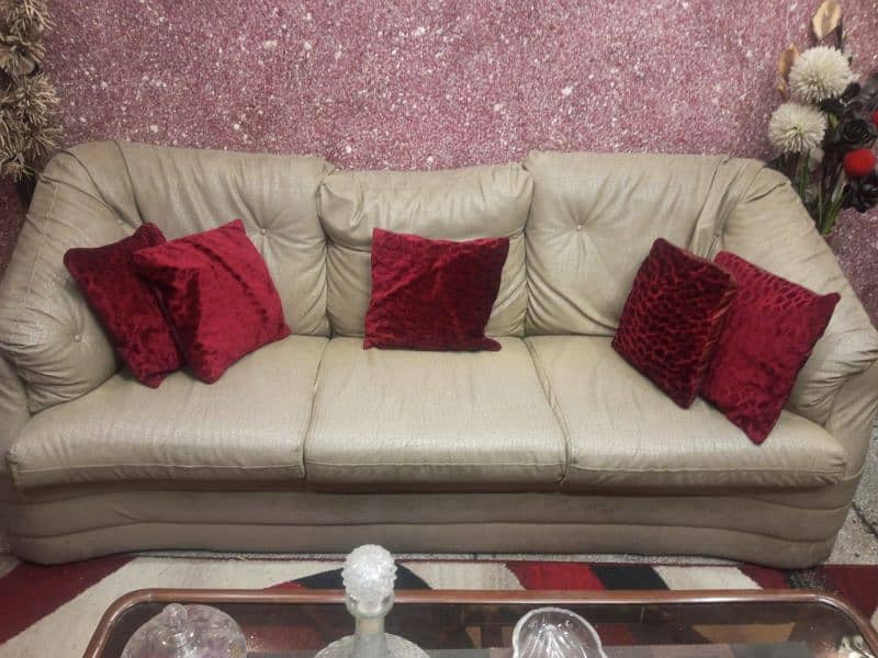 5 seater sofa in very good condition 0