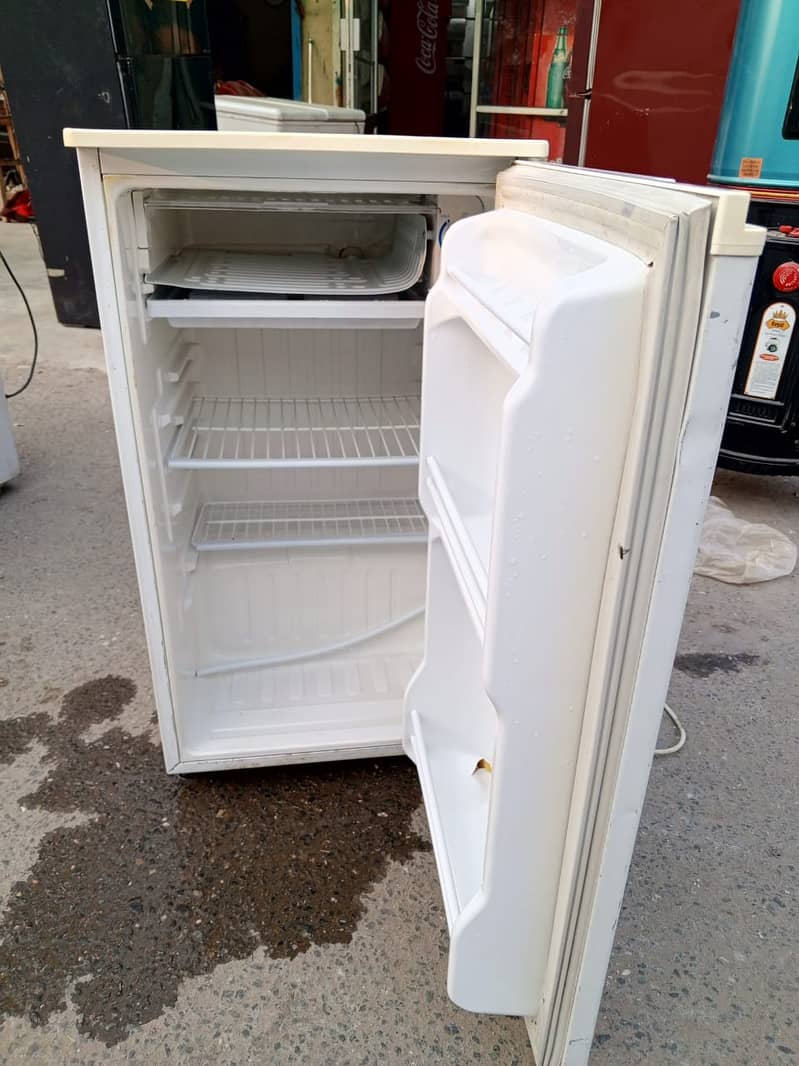 Samsung room size fridge  (0306=4462/443) okayset 4