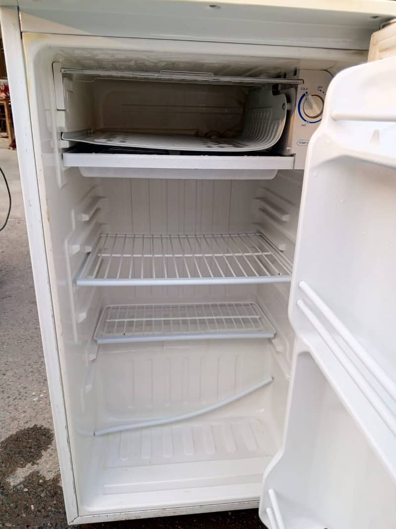 Samsung room size fridge  (0306=4462/443) okayset 5