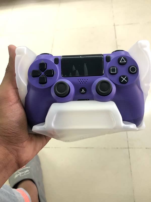 PS4 controller deep purple v2 in mint condition (negotiable) 0