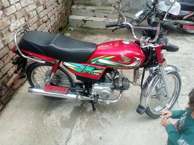 Honda CD 70 2022 4