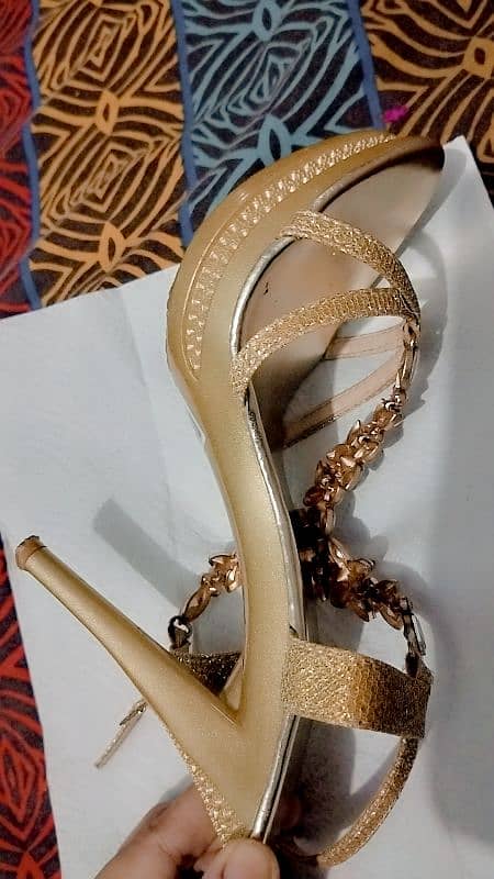 Metro Golden Heels 1