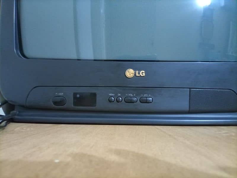 LG tv mint condition 6