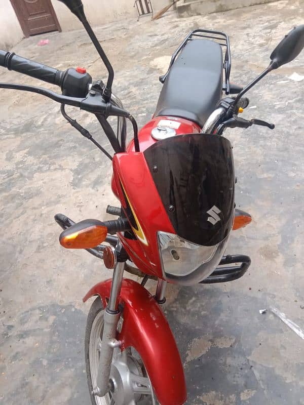 Suzuki bike hai new thori c chalai hai bas 2