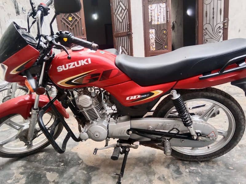 Suzuki bike hai new thori c chalai hai bas 8