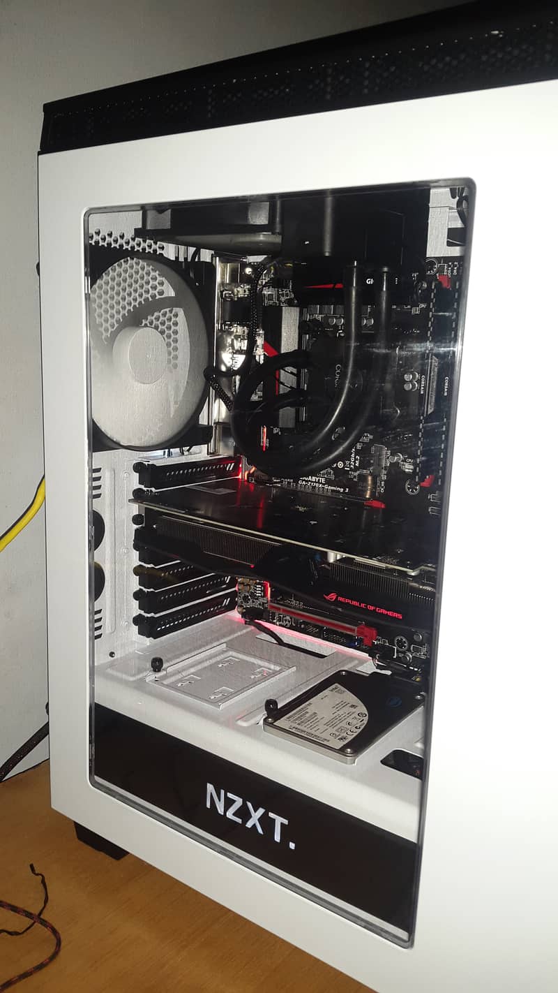 Gaming PC with Graphics Card 2