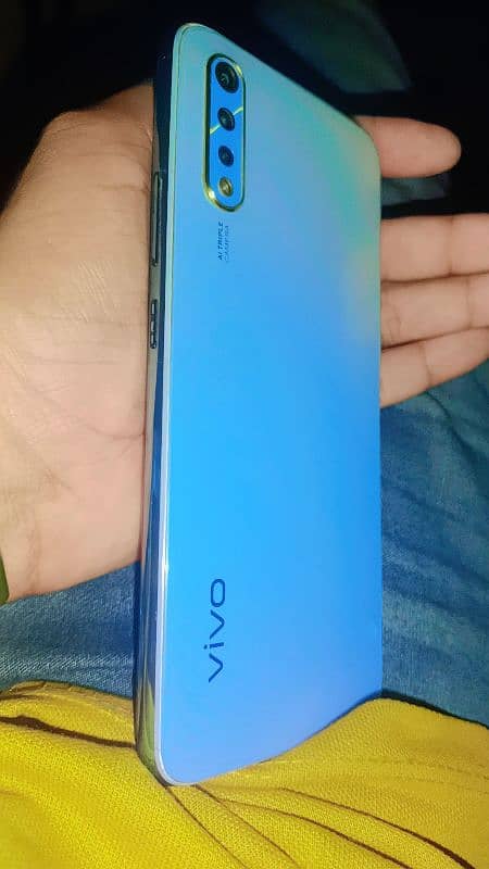 Vivo S1 4/128 With Box and Charger 1