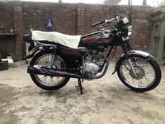 Honda 125 black