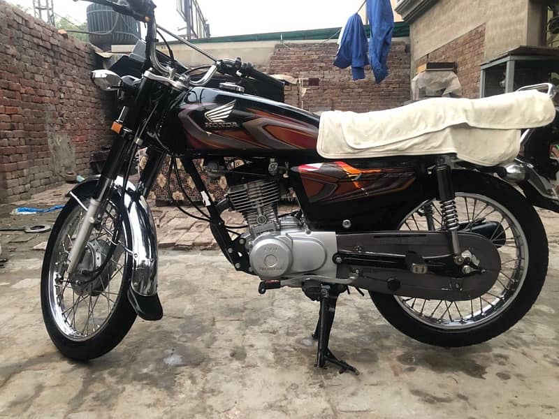 Honda 125 black 7