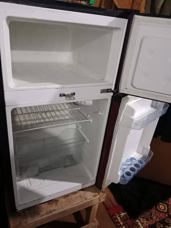 mini fridge 0