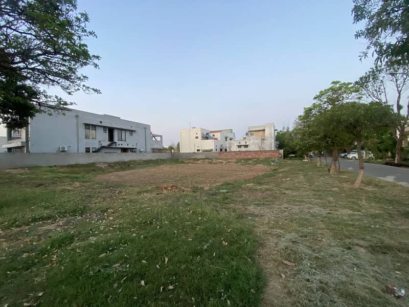 HBFC Corner Plot Facing Park for Sale 0