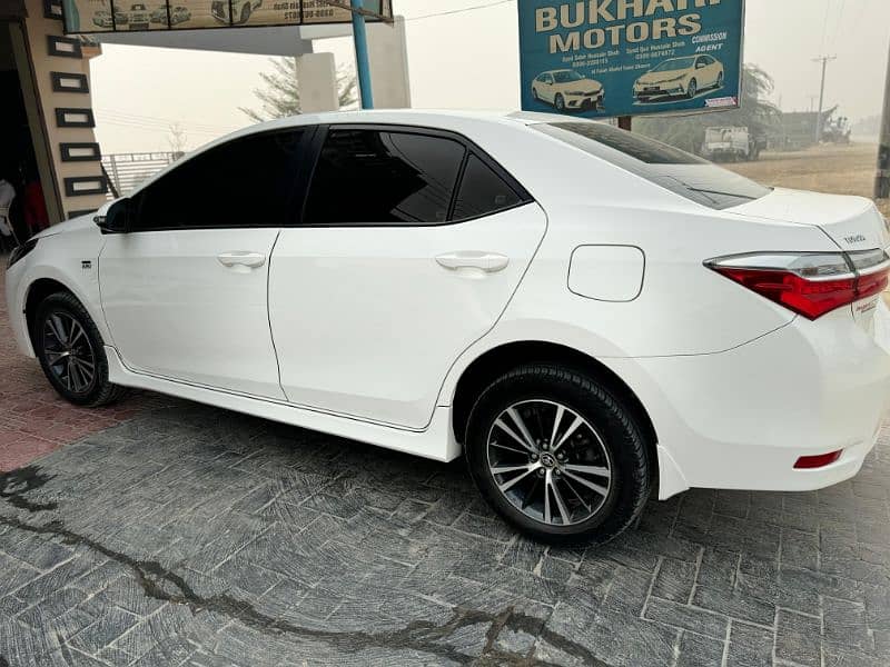 Toyota Corolla Altis 2017 4