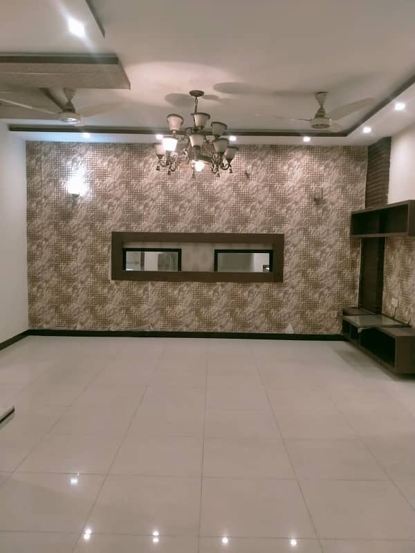 10 MARLA LIKE A BRAND NEW LUXURY CONDITION EXCELLENT GOOD HOUSE FOR RENT IN JASMINE BLOCK BAHRIA TOWN LAHORE 22