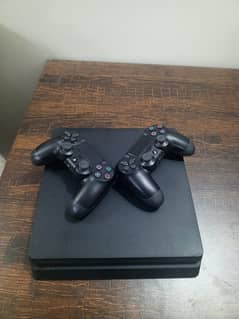 PS4 SLIM / 1TB storage/ 2 CONTROLLERS / WITH BOX