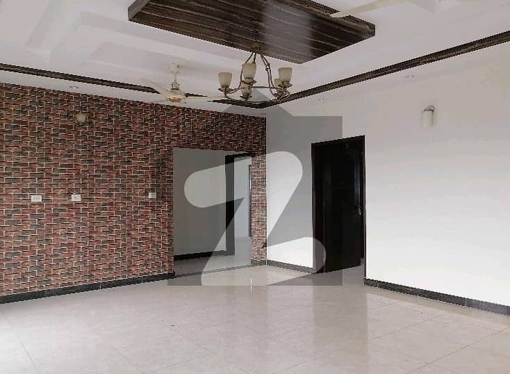 10 Marla Flat For Sale In Rs. 28500000 Only 1