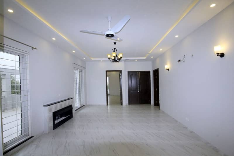 Like Brand New Kanal Upper Portion Available For Rent in Dha Phase 5 6