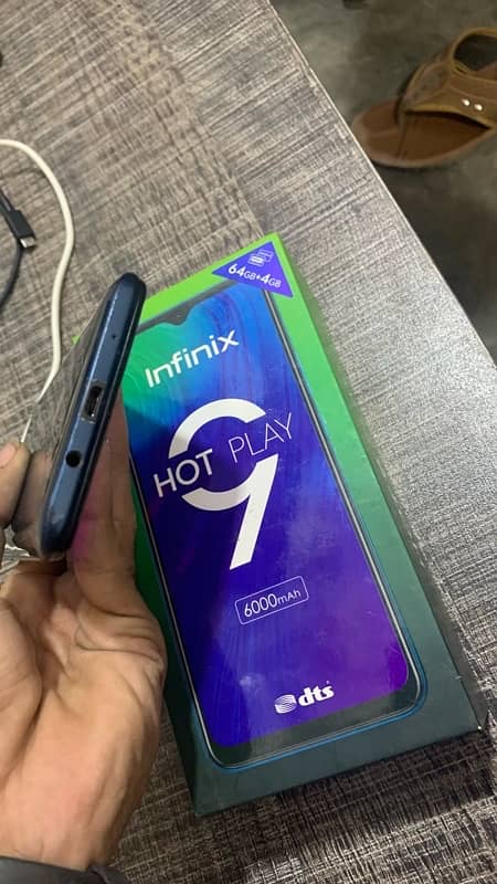 ifinix hot 9play 4/64GB 6000mh battery with box 3