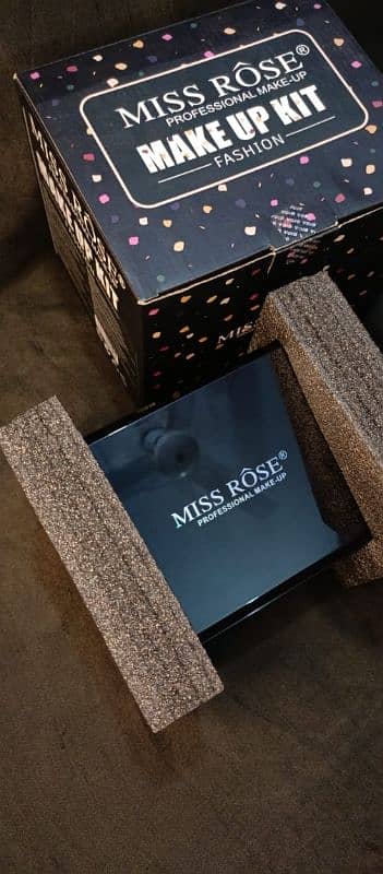 Miss Rose professional makeup kit 0