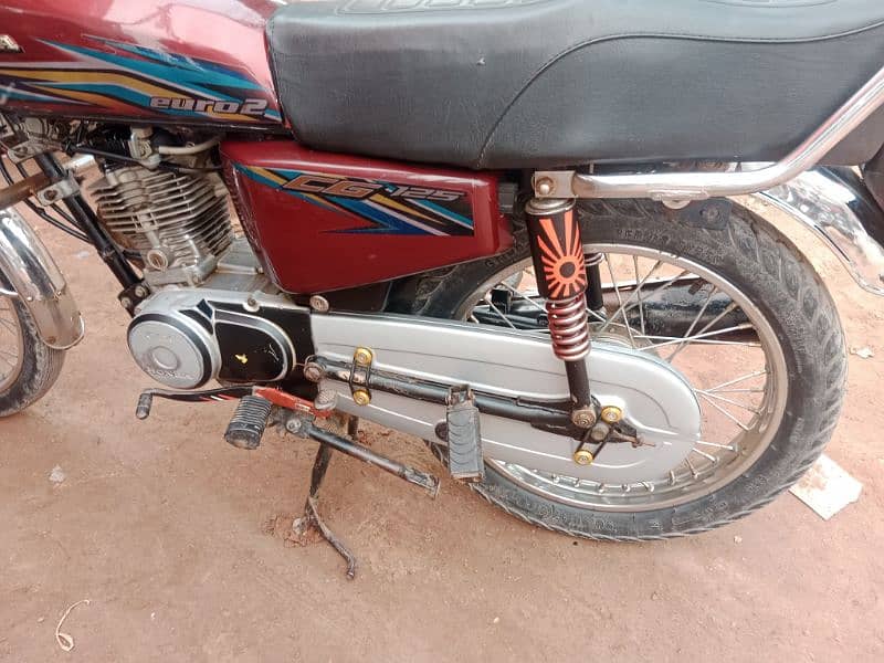 Honda 125 used condition all okay with complete ducoment price 118000 3