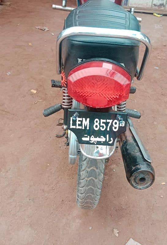 Honda 125 used condition all okay with complete ducoment price 118000 4