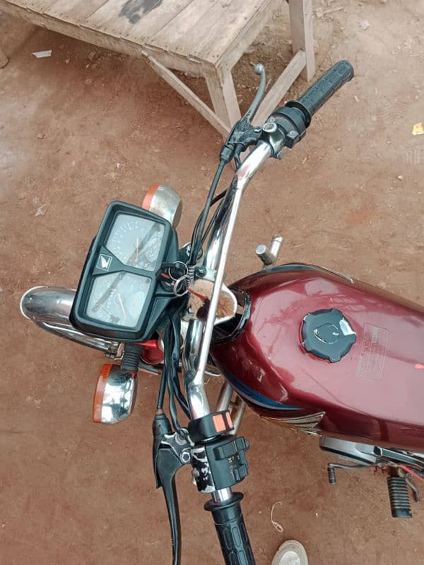 Honda 125 used condition all okay with complete ducoment price 118000 8