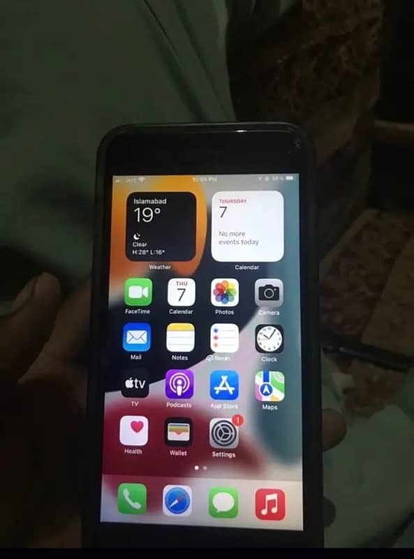 iPhone 7plus pta 128gb (back camera not working) 1