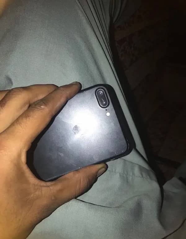 iPhone 7plus pta 128gb (back camera not working) 2