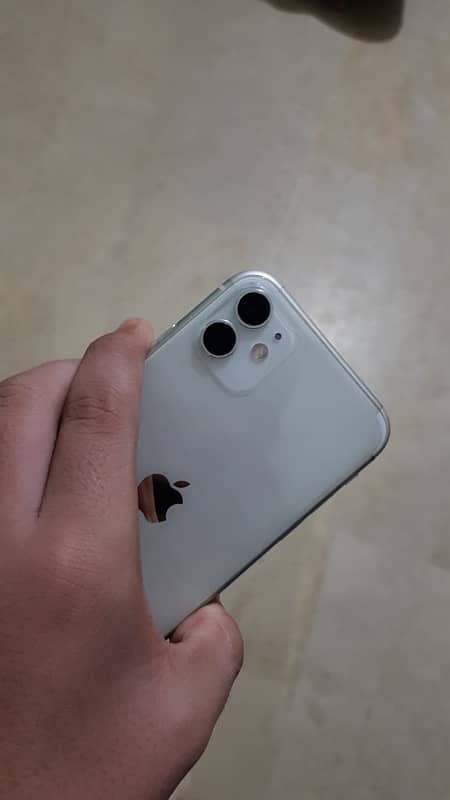 iphone 11 64gb jv  with sim time 4 month 1