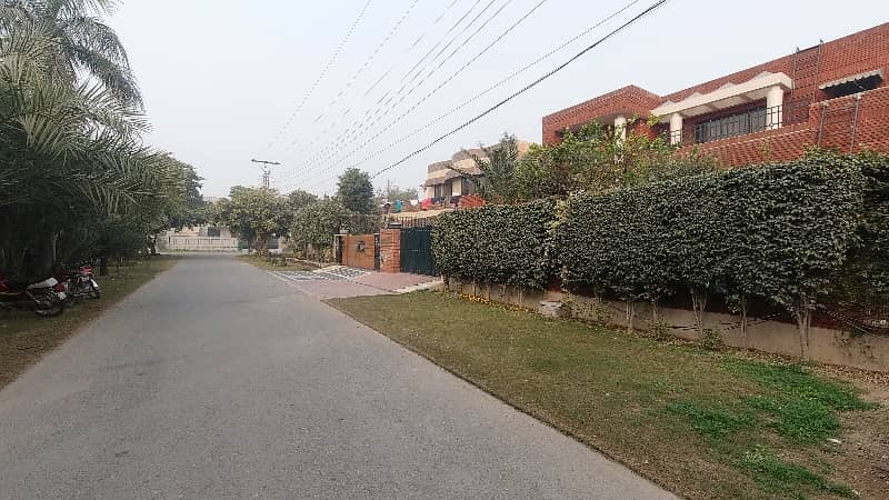 Prime Location House 1 Kanal For Sale In DHA Phase 3 - Block W 1