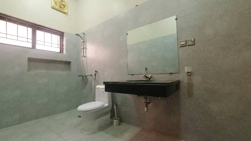 Prime Location House 1 Kanal For Sale In DHA Phase 3 - Block W 10